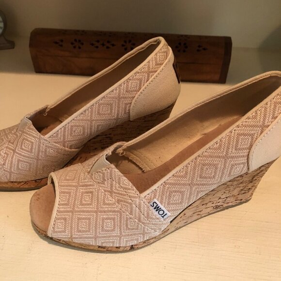 Women's TOMS Cream / Tan Canvas Open Toe Shoe Wedge Cork Heel Size 7.5 - Picture 12 of 12